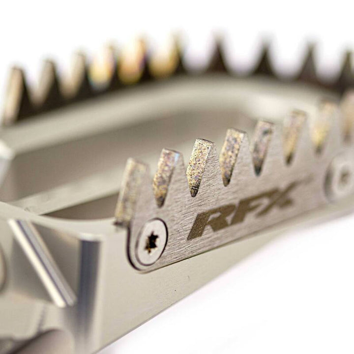 peseiras-rfx-pro-series-ti-aluminium-logo