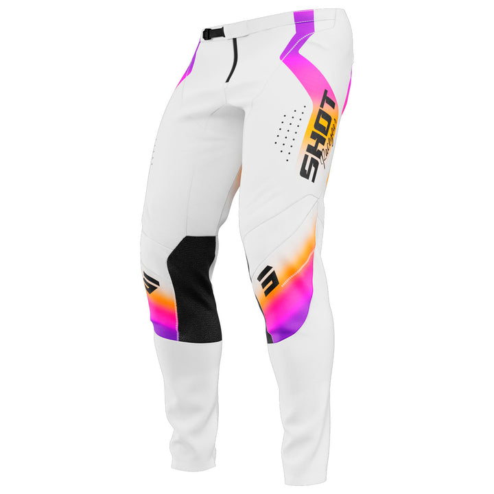 calcas-shot-contact-stream-white-left