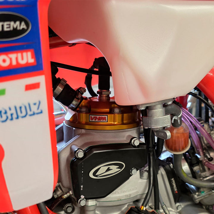 colaca-vhm-beta-rr-race-250-2026-aa33335-action1